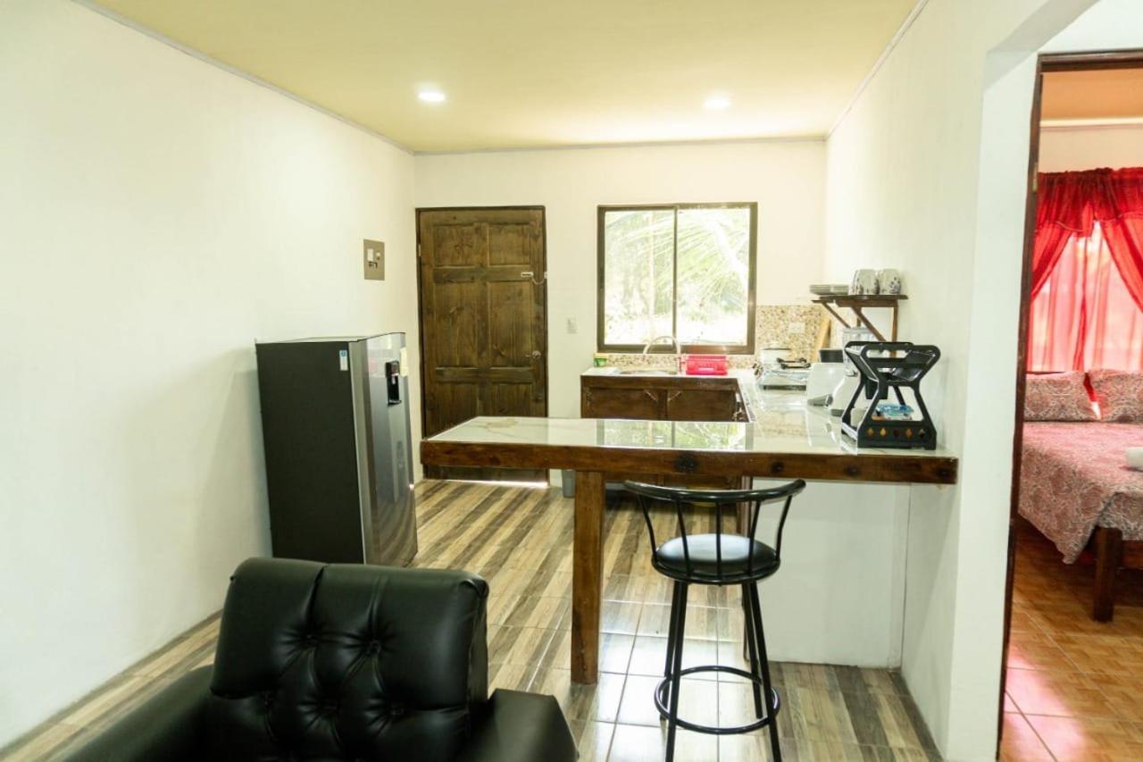 Residencia Las Brisas Griegas Quepos Exterior photo